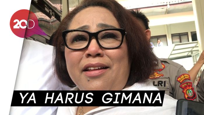 Raut Wajah Sedih Nunung saat Sidang Kasus Narkoba Ditunda