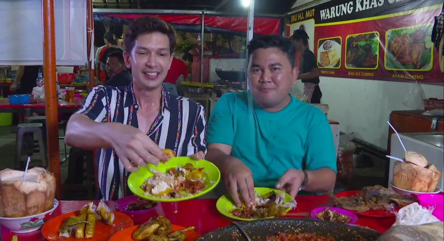 Laper Bener! Edisi Seblak Lobster, Sambel Setan, Ramen, dan Daging Barbeque