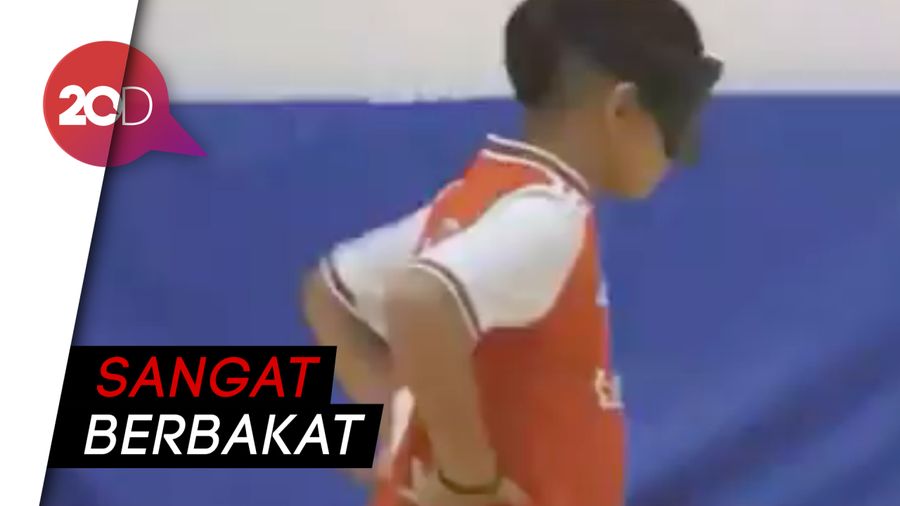 Semangat Mikey Penyandang Tunanetra yang Jago Sepak Bola