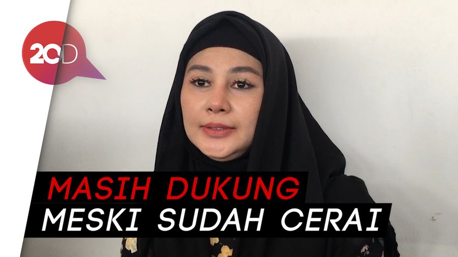 Vivi Paris Dampingi Sandy Tumiwa Jalani Sidang Putusan