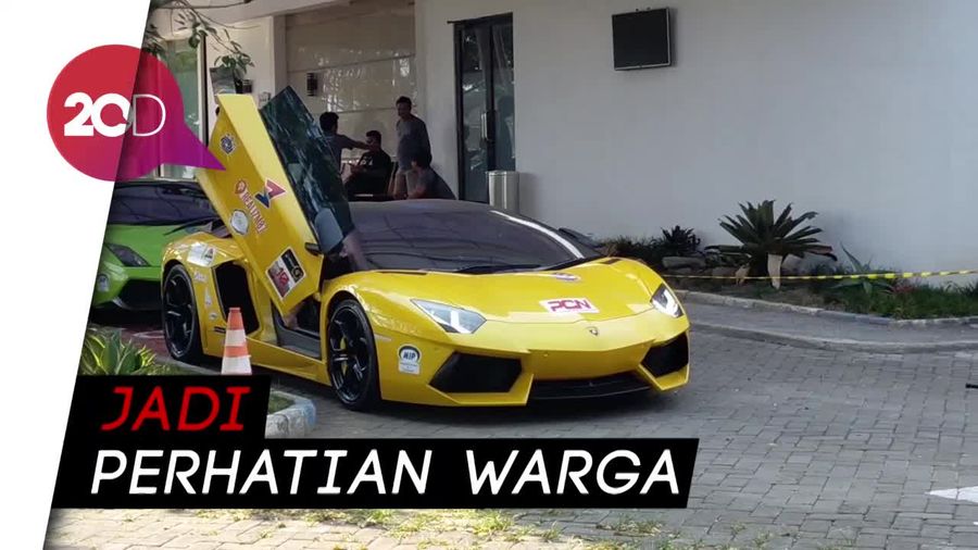 Brumm! Puluhan Supercar Mengaspal di Banyuwangi