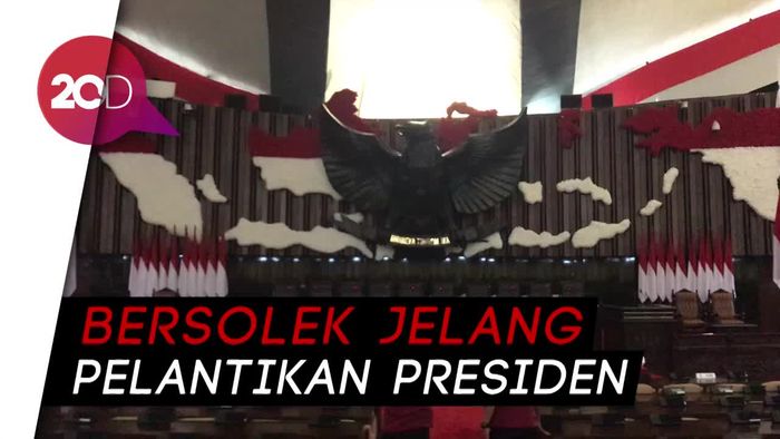 Jelang Pelantikan Jokowi, Gedung DPR Bersolek Merah-Putih