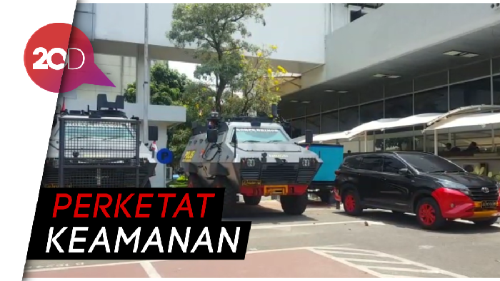  Kendaraan Taktis Siaga di DPR Jelang Pelantikan Presiden