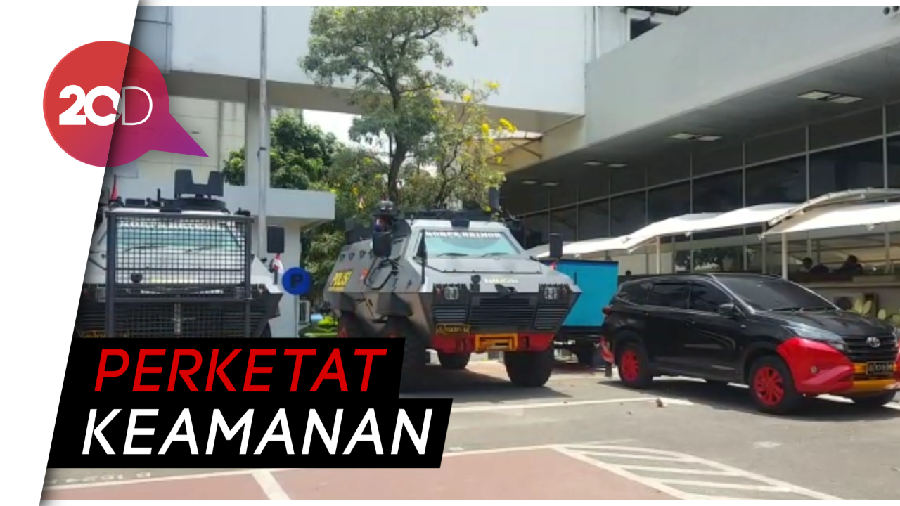  Kendaraan Taktis Siaga di DPR Jelang Pelantikan Presiden