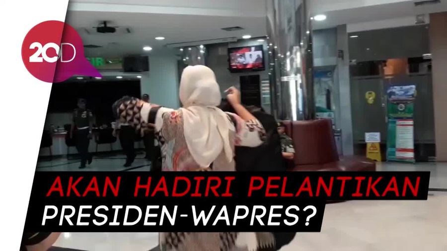 Istri Wiranto Bawa Setelan Jas Ke RSPAD
