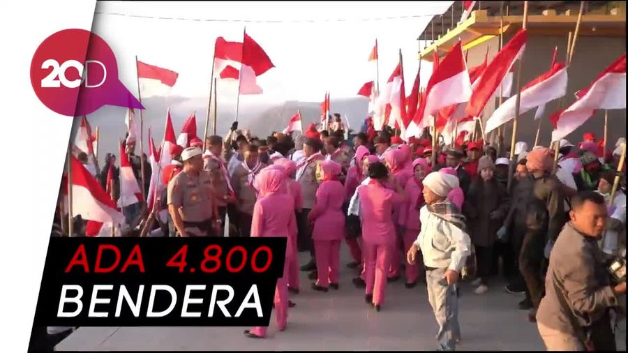 Ribuan Merah Putih Dikibarkan di Bromo Rayakan Pelantikan Presiden