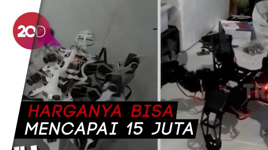 Out Of The Box! Robot Ini Dibuat dari Barang-barang Bekas