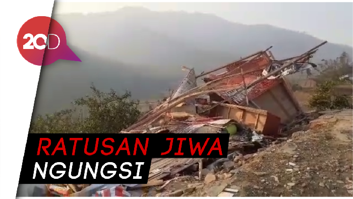 Diterjang Angin Berdebu, Bangunan Warga di Desa Sumberbrantas Rusak!