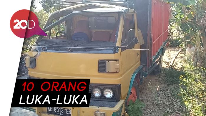 Truk Muat Puluhan Buruh Tani Terguling, Satu Tewas