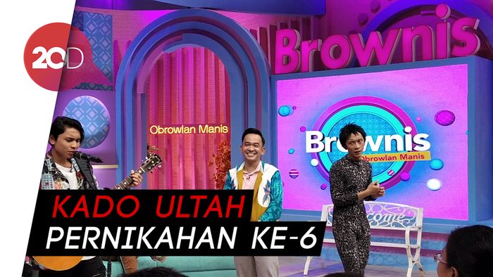 Ruben Onsu Beri Kado Taman Bacaan untuk Sarwendah