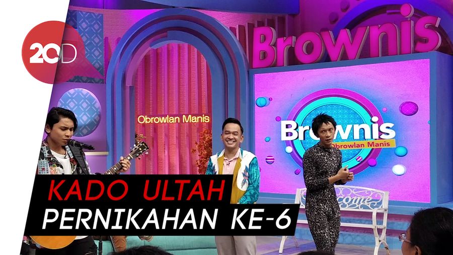 Ruben Onsu Beri Kado Taman Bacaan untuk Sarwendah