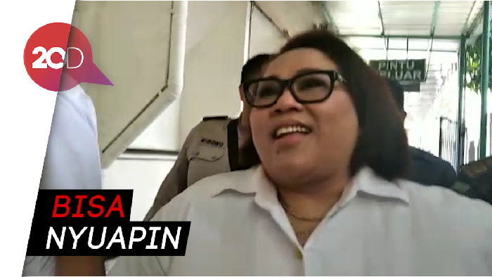 Bahagianya Nunung Bisa Gendong Cucu Sebelum Jalani Sidang