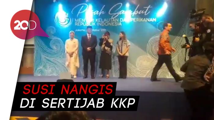Sertijab KKP, Susi Pudjiastuti Teteskan Air Mata