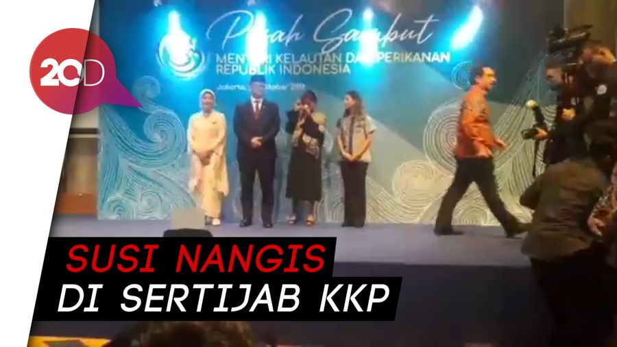 Sertijab KKP, Susi Pudjiastuti Teteskan Air Mata