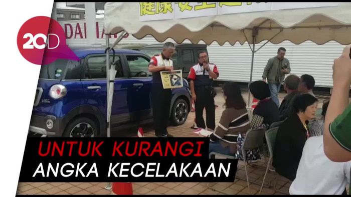 Di Jepang, Kakek-Nenek Dilatih Agar Aman Berkendara