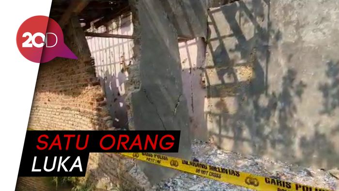 Ledakan Petasan Bikin Rumah di Sukabumi Hancur
