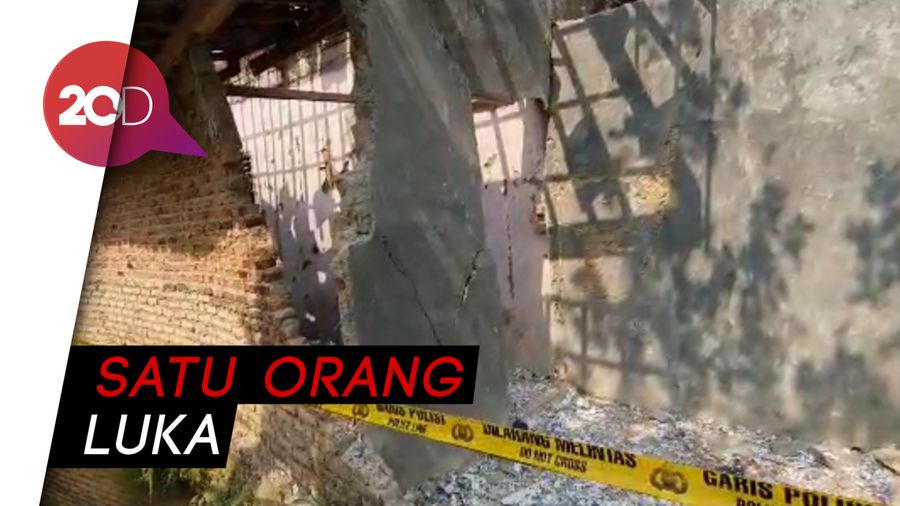 Ledakan Petasan Bikin Rumah di Sukabumi Hancur