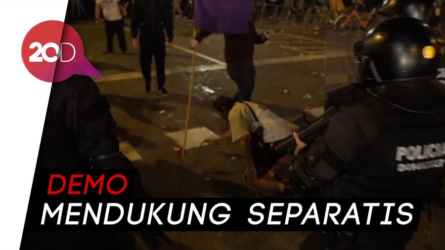 Kepolisian Bentrok dengan Warga Catalan di Barcelona