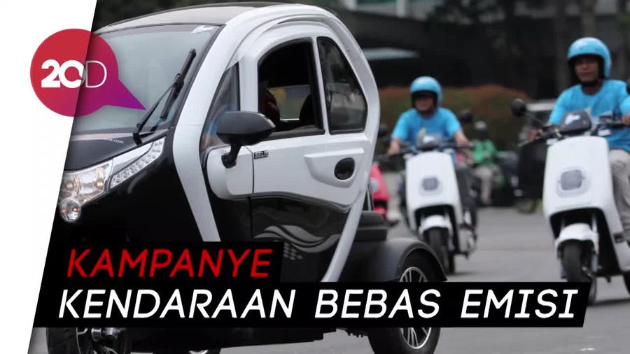Anies Pimpin Konvoi Kendaraan Listrik Jakarta Langit Biru