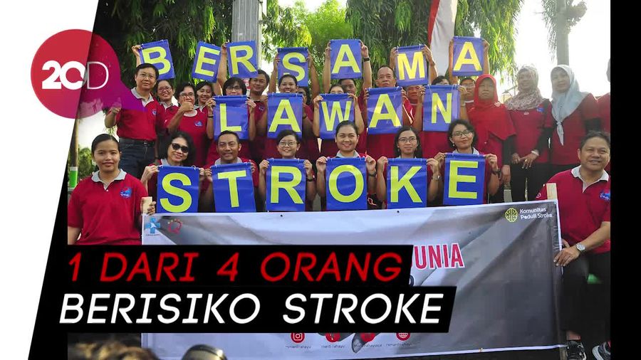 Peringati Hari Stroke Sedunia, Warga Kudus Buat Aksi Rantai Manusia