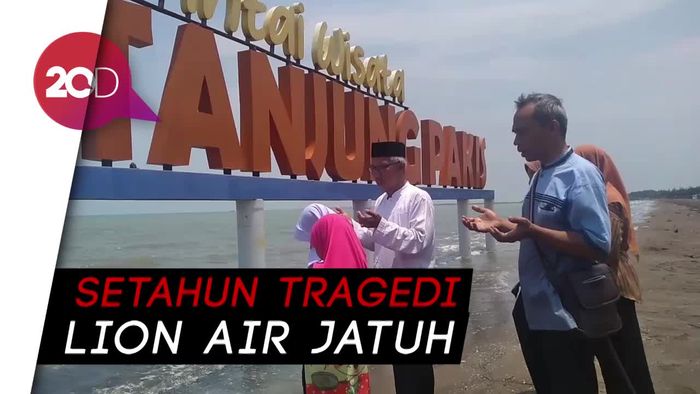 Keluarga Korban Jatuhnya Lion Air  Berdoa di Tanjungpakis