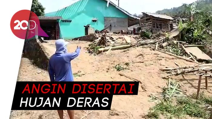 Puting Beliung Serang Cibadak Sukabumi, Belasan Rumah Rusak