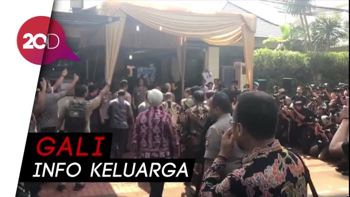 Uji Calon Kapolri, Komisi III DPR Sambangi Rumah Komjen Idham Azis