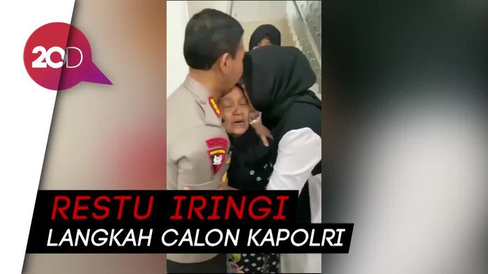 Penuh Haru, Saat Idham Azis Dipeluk Hangat Sang Istri dan Ibunda