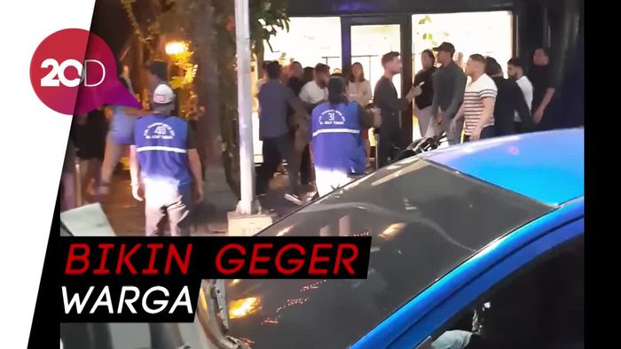 Rusuh! Bule Tawuran di Depan Kelab Seminyak Bali