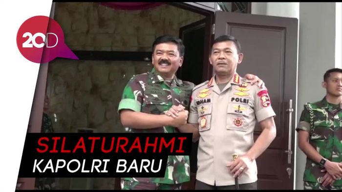 Gaya Salam Komando Kapolri Idham Azis dan Panglima TNI