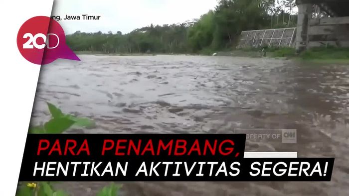 Akibat Hujan Deras, Banjir Lahar Dingin Serbu Semeru!