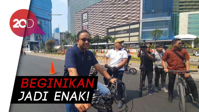 Tinjau Penataan PKL di CFD, Anies: Tidak Ada Sampah