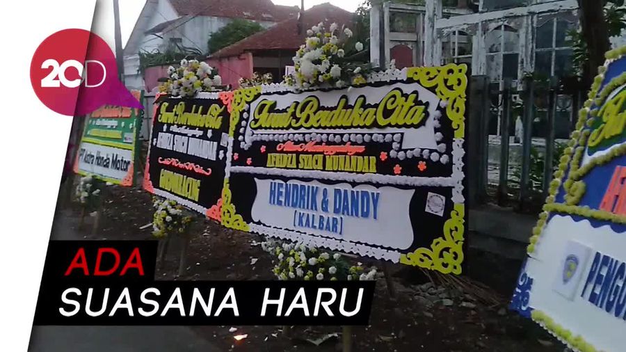 Karangan Bunga Berjajar di Rumah Duka Pembalap Afridza Munandar
