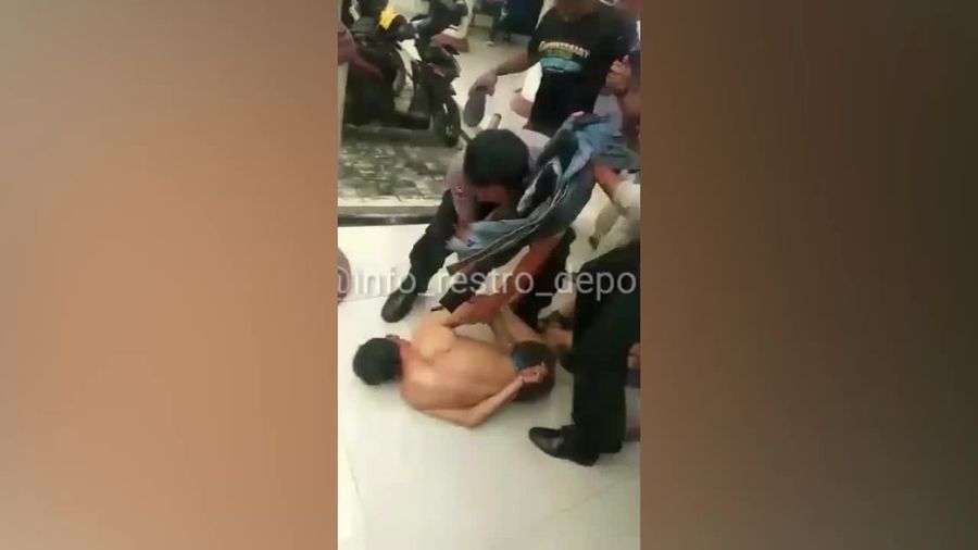 Bak-buk! Pencuri Berpistol di Depok Jadi Bulan-bulanan Massa