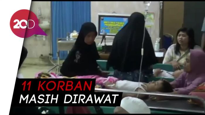 Tangis Histeris Keluarga Korban SDN Ambruk di RSUD R Soedarsono