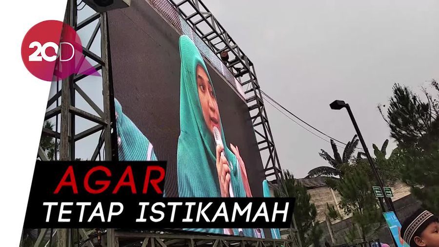 Dhini Aminarti Ngaku Tak Bisa Jauh dari Dewi Sandra
