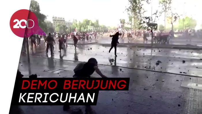 Presiden Chili Enggan Mundur, Pendemo Bentrok dengan Polisi