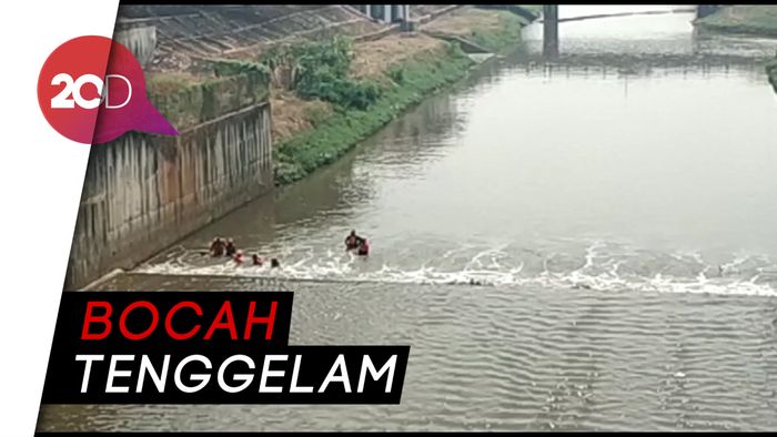 Tim SAR Masih Cari Bocah yang Hanyut di Kali Cipinang