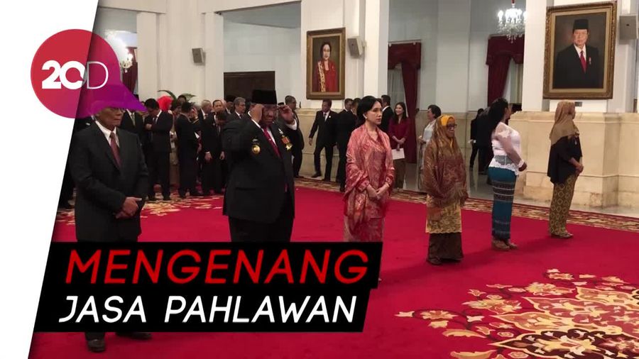 Jokowi Berikan 6 Tokoh Gelar Pahlawan Nasional