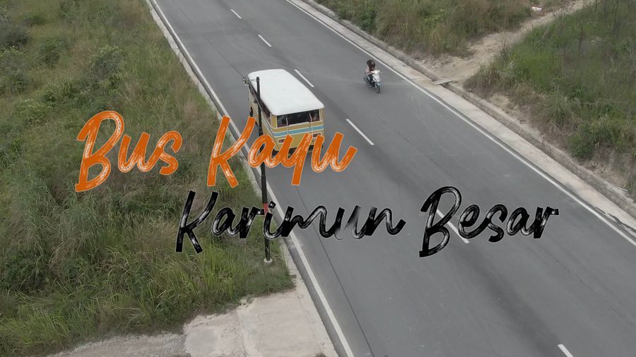 Bus Kayu di Karimun yang Jadi Idola Turis Mancanegara