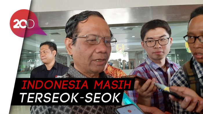 Mahfud Cerita Beda Perizinan di Indonesia dengan Singapura