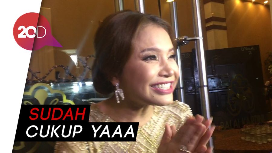 Senyum Manis Rossa Saat Ditanya Soal Bully Melly Goeslaw