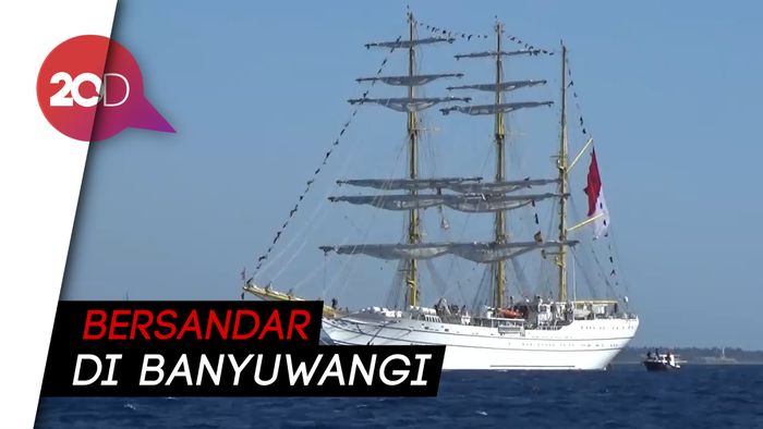 Sudah Berkeliling ke 9 Negara, KRI Bima Suci Bersandar di Banyuwangi