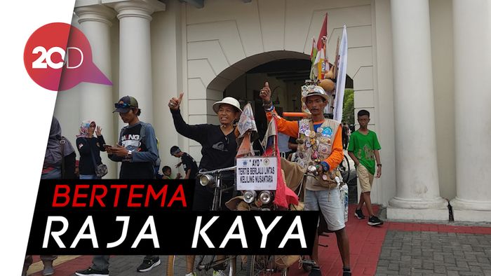 Bersepeda Sekaligus Wisata Sejarah di Jogja Republik Onthel
