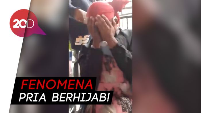 Warga Pergoki Pria Berhijab di Halte Masjid Baiturrahman Aceh
