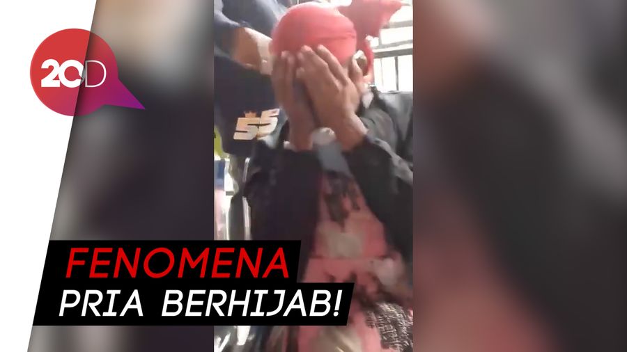 Warga Pergoki Pria Berhijab di Halte Masjid Baiturrahman Aceh