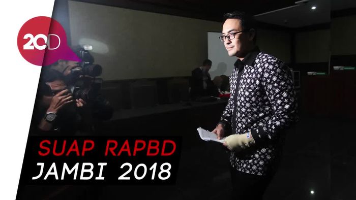 Zumi Zola Jadi Saksi Sidang Korupsi, Emak-emak Sibuk Minta Selfie