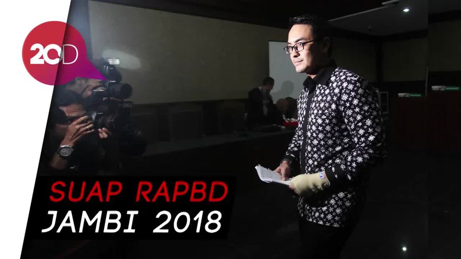 Zumi Zola Jadi Saksi Sidang Korupsi, Emak-emak Sibuk Minta Selfie