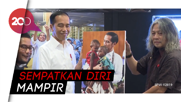 Senyum Presiden Jokowi di Pameran Foto Membangun Indonesia