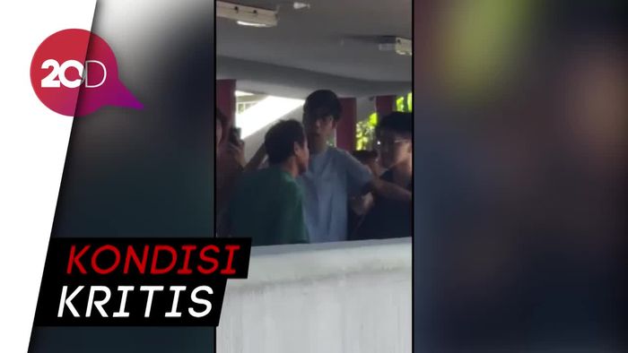 Cekcok dengan Demonstran Hong Kong, Seorang Pria Dibakar